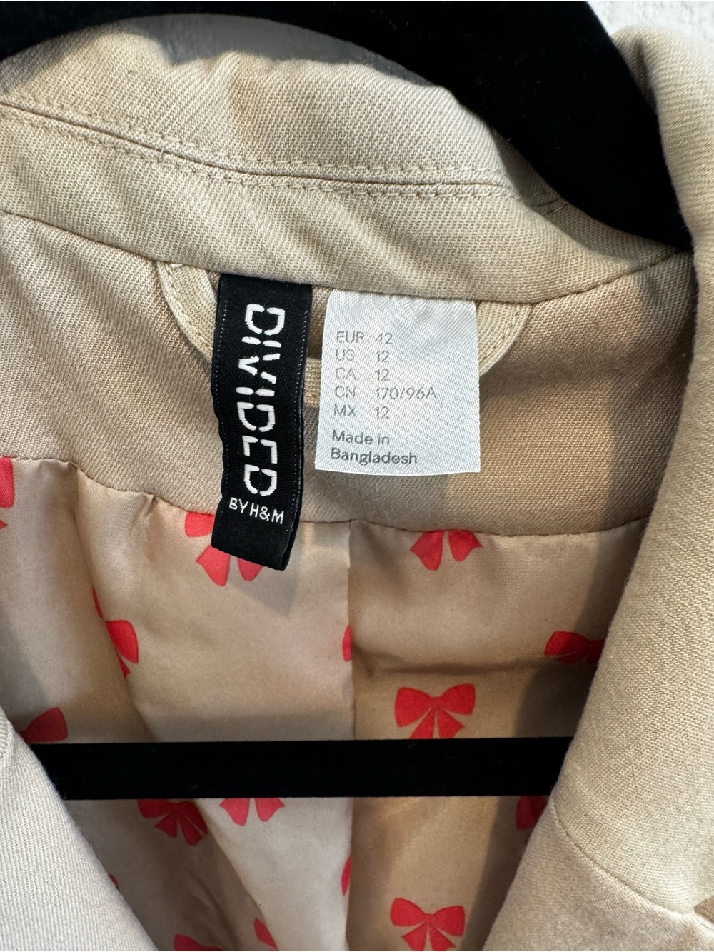 H&M Women's Beige Two-Button Blazer - Picture 3 of 5